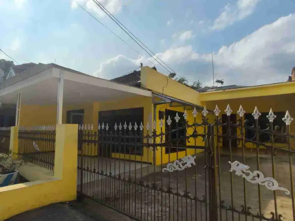 rumah kos murah luas 399 depan kampus unmuh seperti beli tanah bonus bangunan, hanya 100 m dari jalan raya, bagus jika direnov jadi kamar kos moderen bisa 50 kamar. BU SEGERA