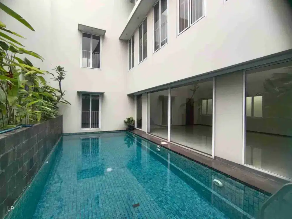 Sewa Rumah modern 2 lantai & pool Cikajang Kebayoran Baru Jakarta selatan