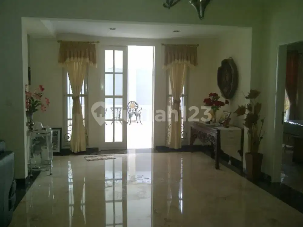 Rumah, 2 Lantai, Siap Huni, Full Furnished, di Alam Sutera