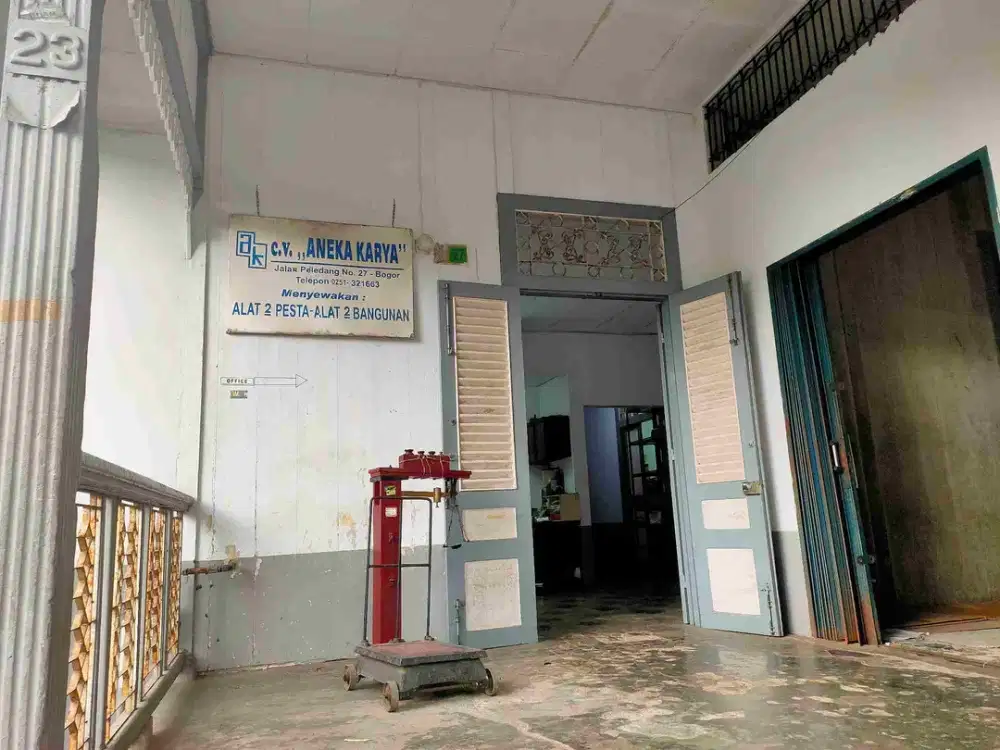 dijual rumah di tengah kota Bogor, dua jalur, dekat istana, dekat alun alun Bogor, cocok utk dibuat ruko, gudang, restoran,bengkel mobil, klinik dll