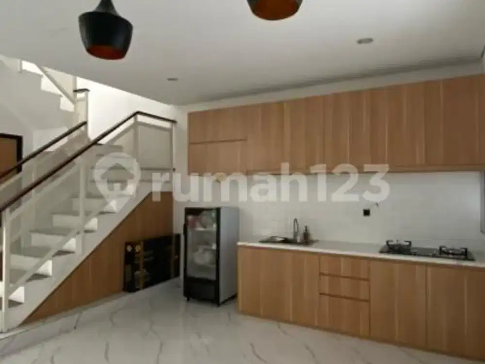 Siap Huni, Rumah, 2,5 Lantai, di Cluster Asterloka