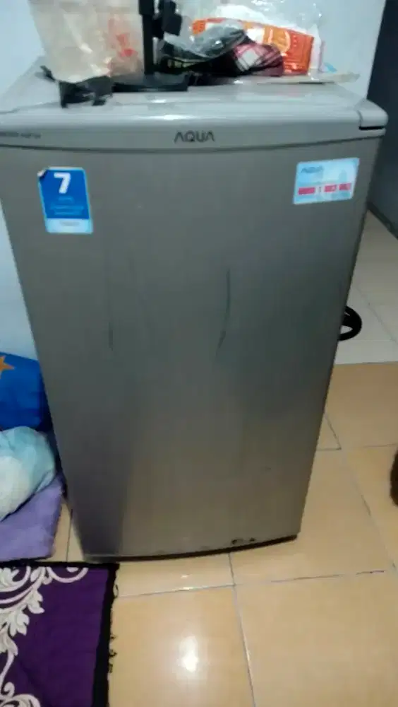 Freezer Aqua dingin beku Tapi baca deskripsi