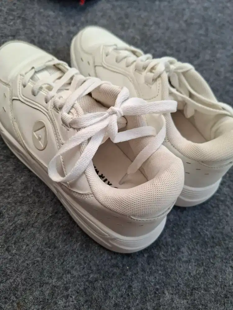 Preloved sepatu airwalk wanita
