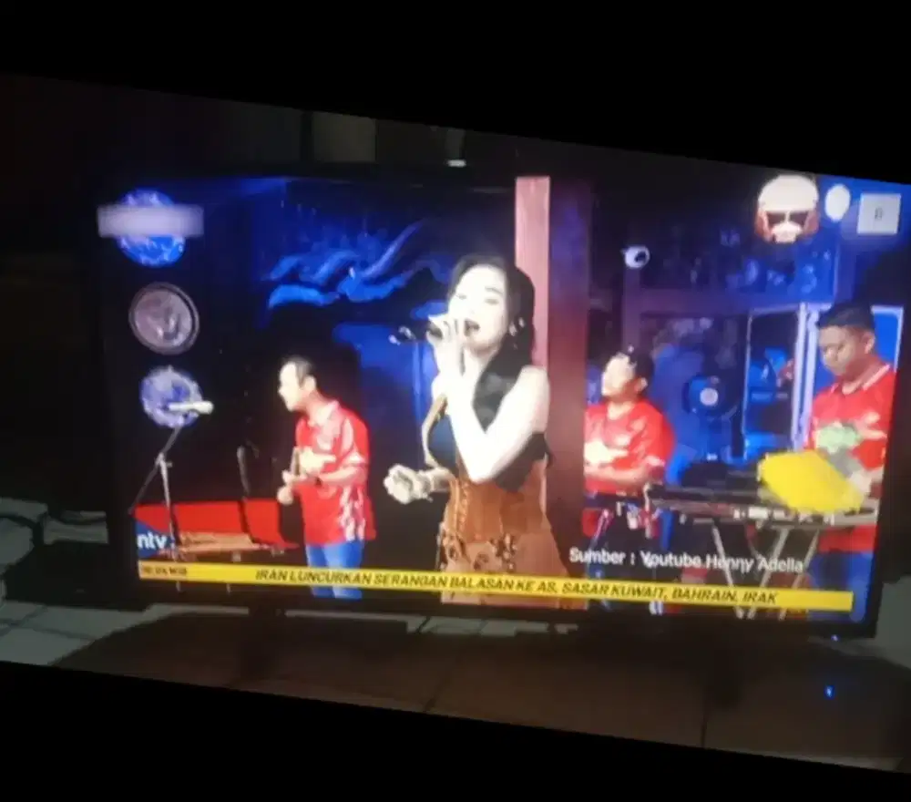 Tv led sharp 43 . Minus ada  1 garis  seperti sehelai benang
