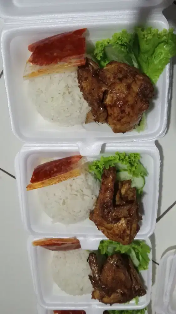 Nasi ayam bakar ,lalapan ,sambal