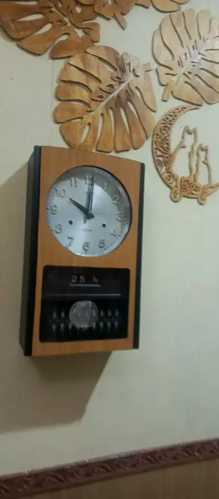 Jam dinding antik merk Seiko 30 days