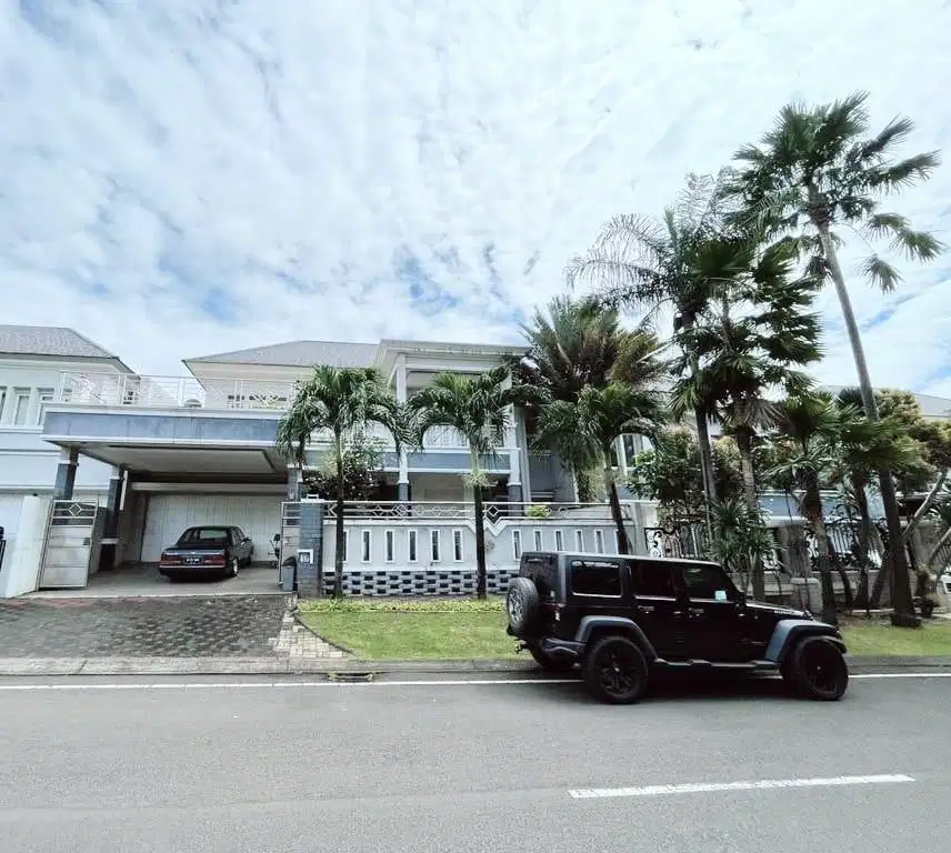 Dijual rumah 2 lantai siao huni di boulevard Kota wisata