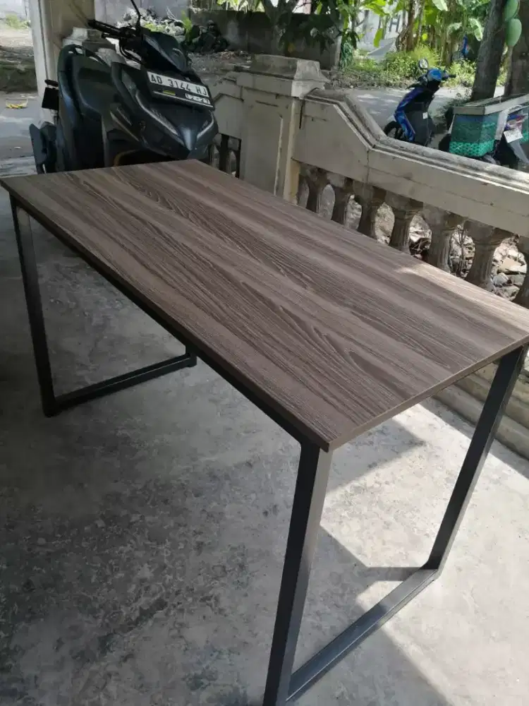 Meja top.hpl kaki besi