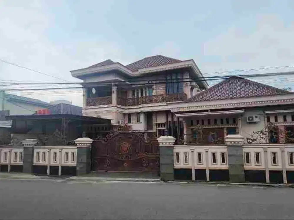 rumah mewah strategis