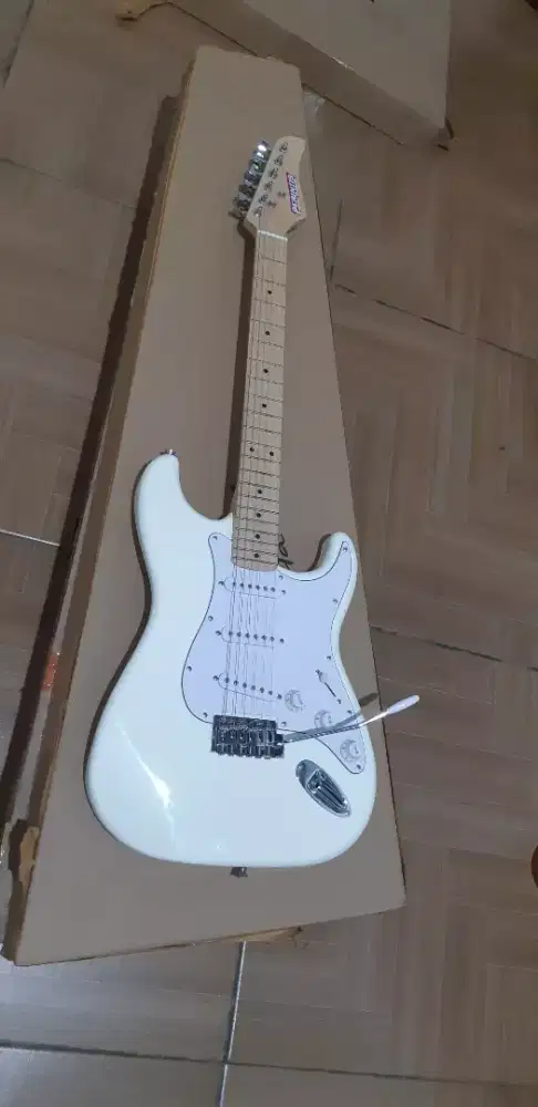 Gitar elektrik masi kayak baru