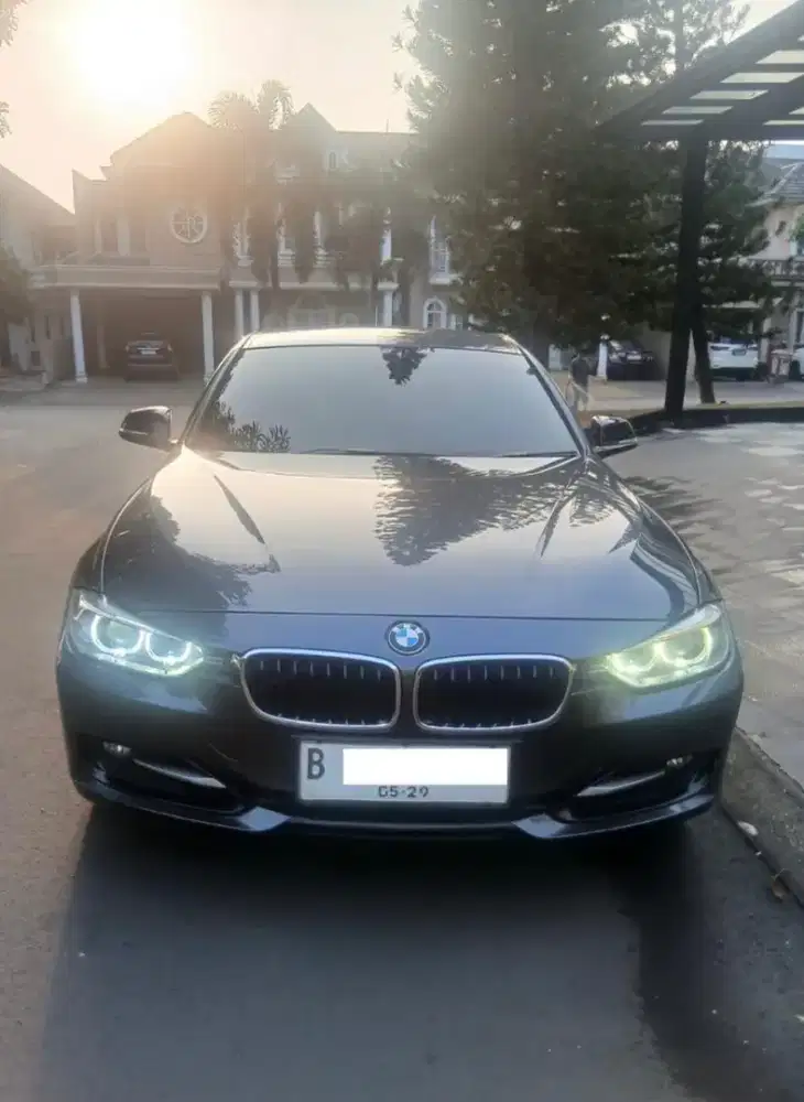 BMW 320i 2.0 Sport NIK 2015