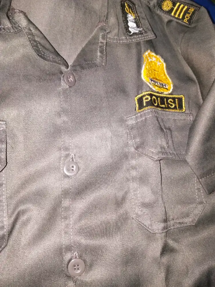 Setelan baju polisi anak laki