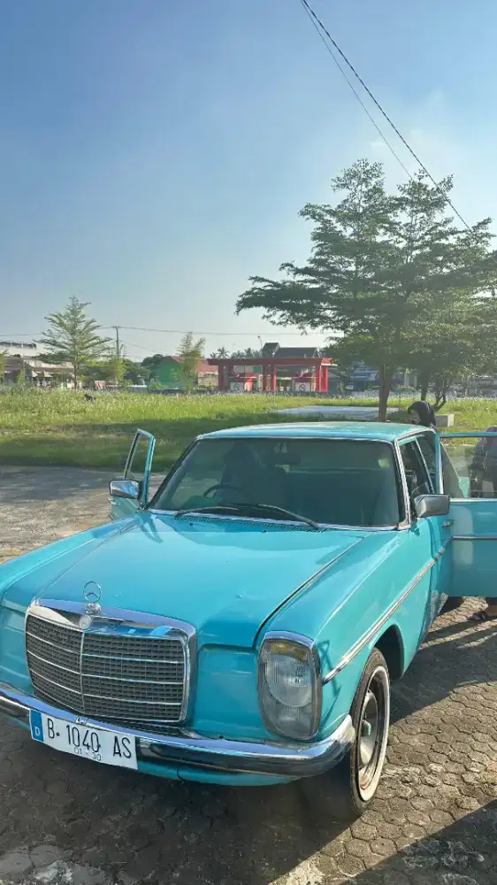 B (Empat angka, Genap) LUE Mercedes-benz MINI 200 W115