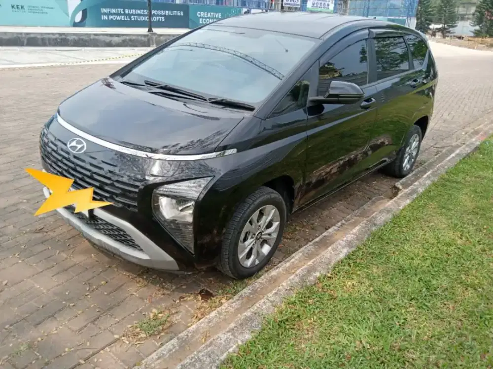 Jual Hyundai Stargazer Trend MT 2023 hitam (captain seat)