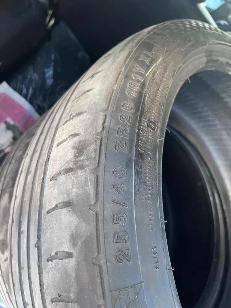 Accelera iota 255/40 r20