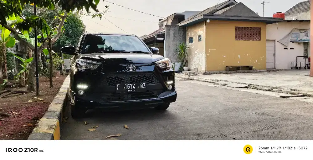 raize gr tss 2021 km 38rb warna hitam