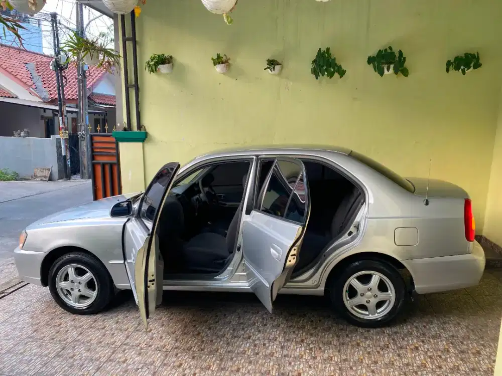 Dijual Hyundai Accent Verna 1.5 GLS Manual 2002