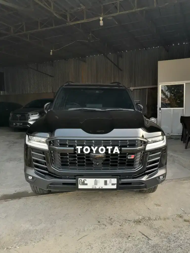 toyota  land cruiser 300 GR S sport 4x4 AT 2023