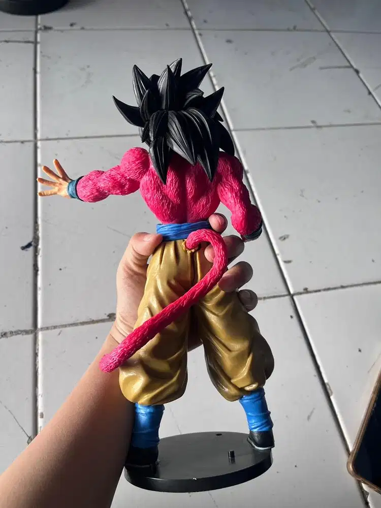 action figure ( Goku )