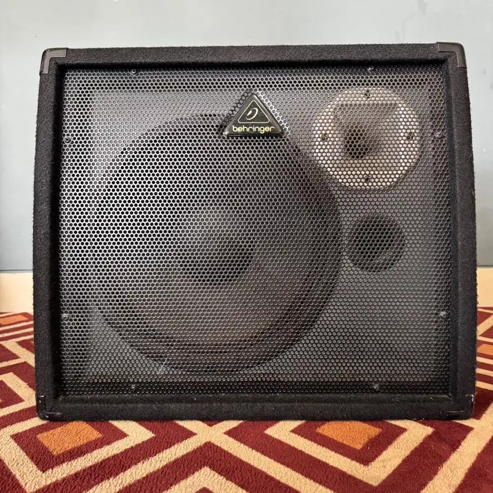 PA System Behringer K900FX Keyboard Amplifier