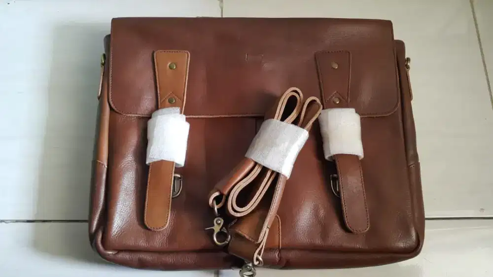 Tas kulit kerja
