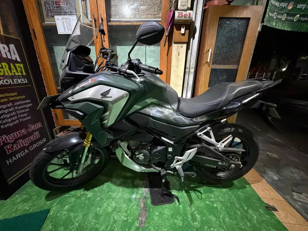 Cb150x tahun 2022 pemakaian pribadi like new bisa negoo