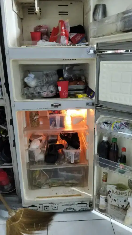 Service Ac, kulkas, showcase, freezer box, mesin cuci, pompa air