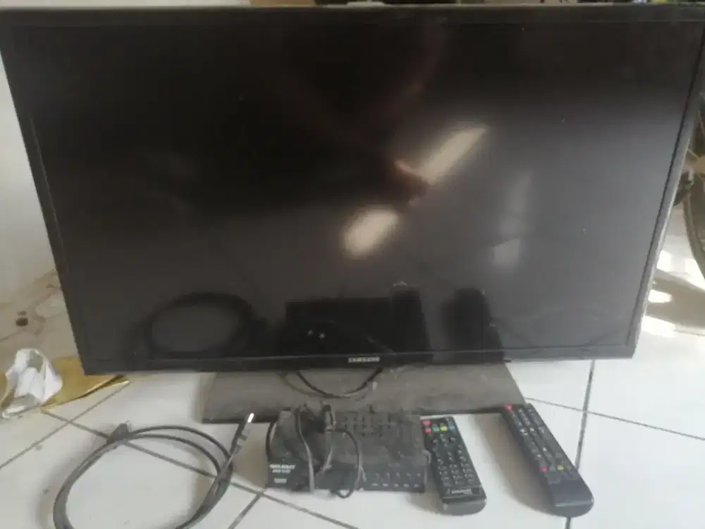 Jual Btua tv led samsung 32 inc + charger laptop hp