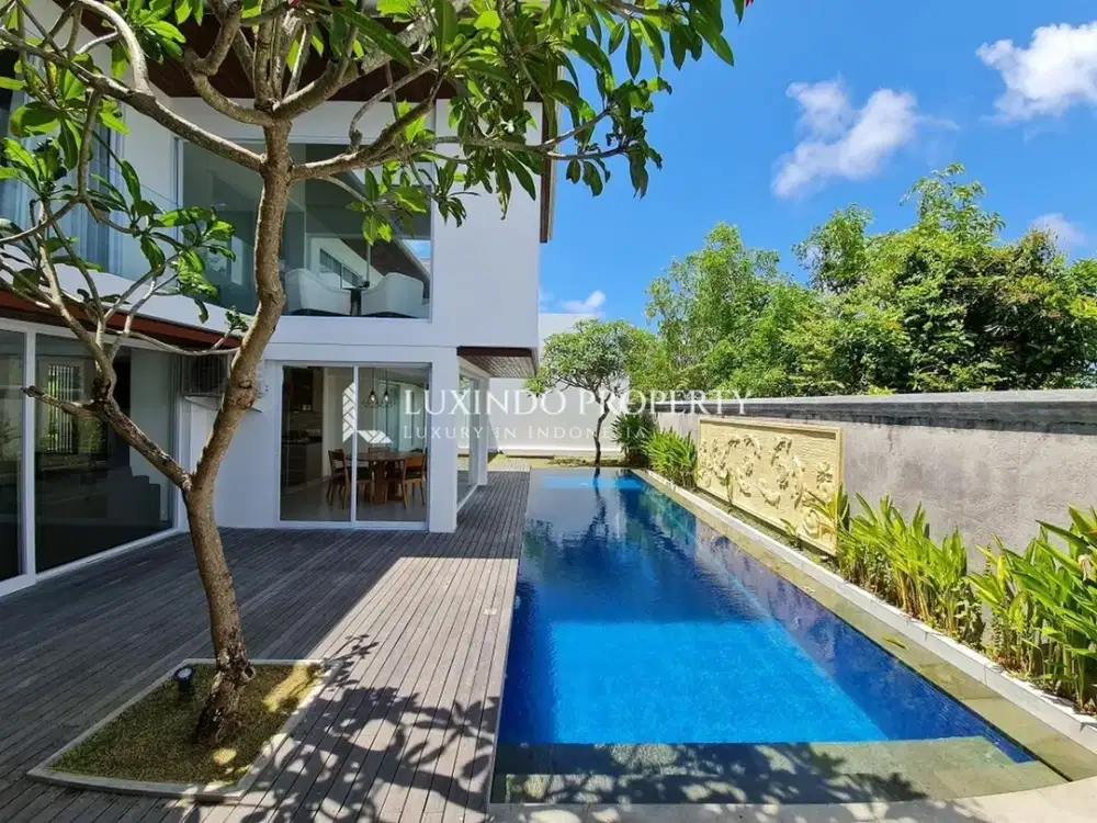 DIJUAL VILLA DENGAN 6 KMAAR TIDUR DI UNGASAN