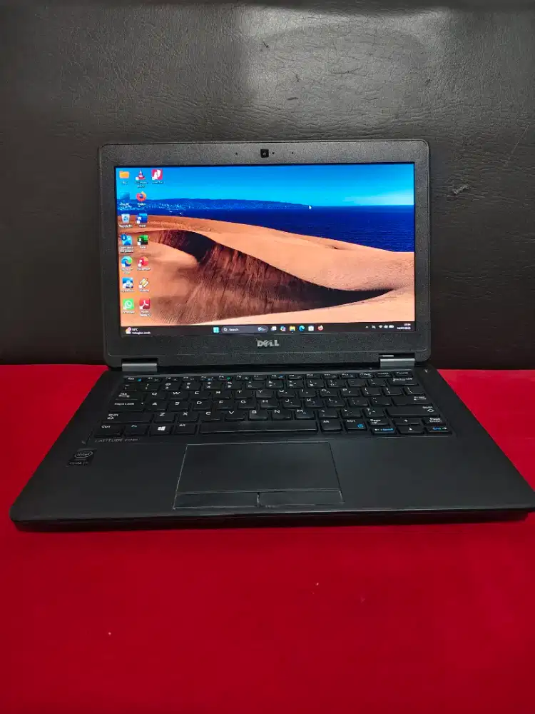 Laptop Dell Latitude E7250 • Ci7 Gen5 • Ram 8 gb •SSD 256 gb •13.3” HD