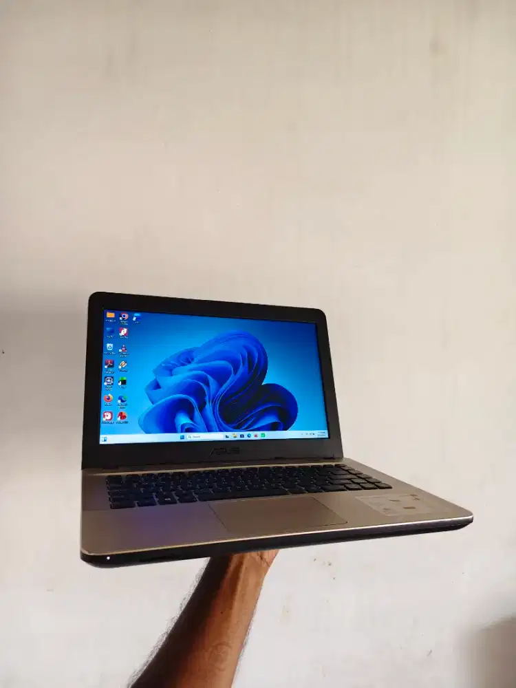 Asus VivoBook X441U •Ci7 Gen7 •Ram 8 •Ssd 128+HDD500 •NVIDIA MX110 2gb