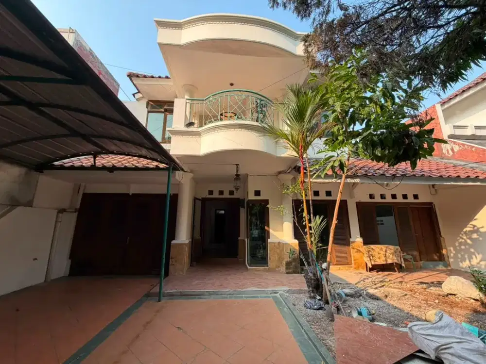 Rumah Luas & Nyaman, Lokasi Strategis di Jakarta Timur