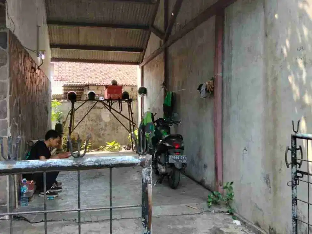 bismillah dijual cepat dua lantai di jln tanjung barat Jaksel