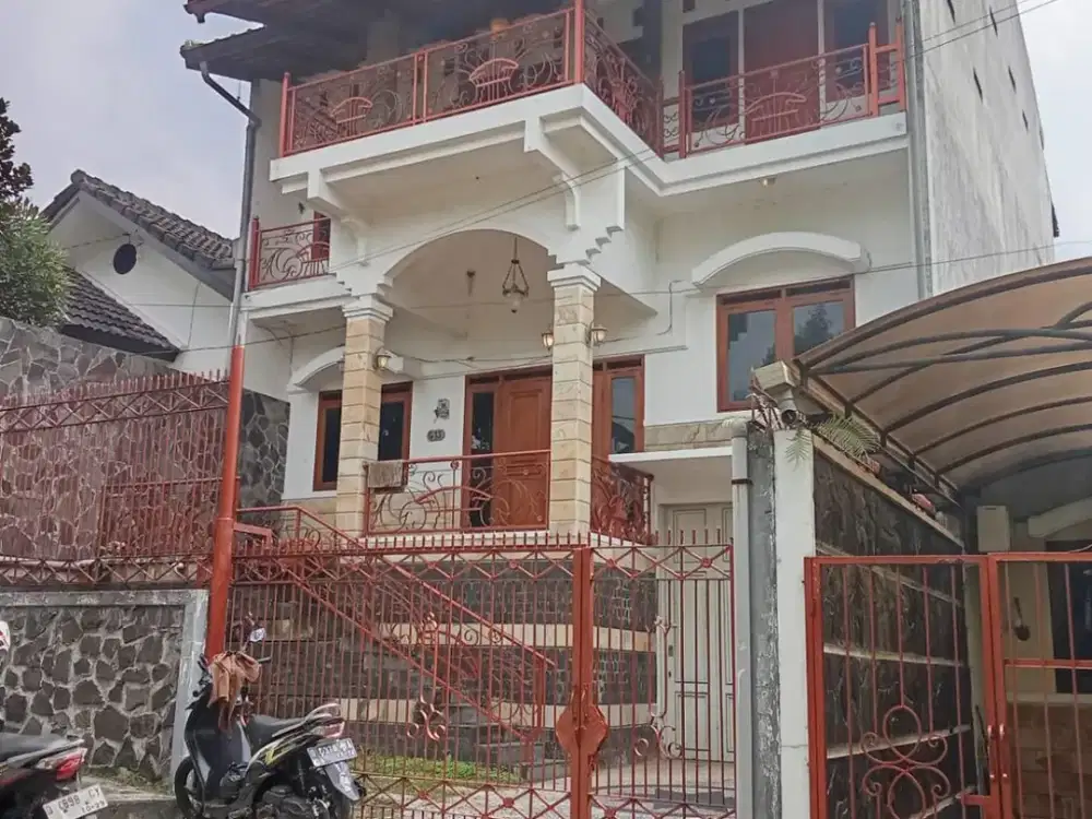 RUMAH MEWAH 4 LANTAI DI BANDUNG UTARA  Hunian Eksklusif dengan View Cantik Kota Bandung