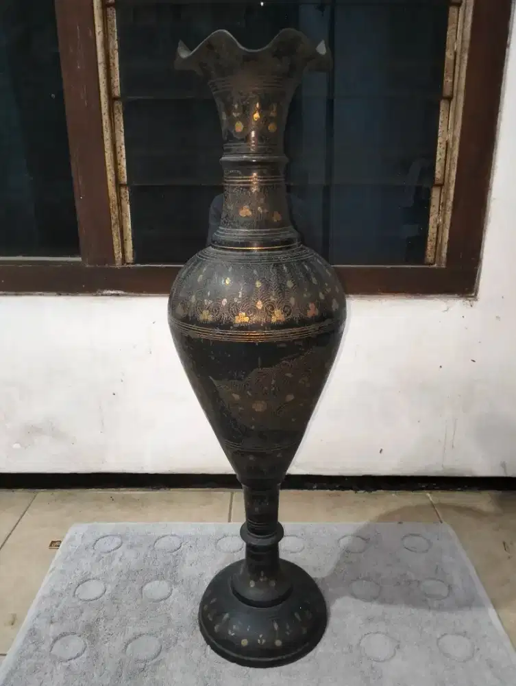 Vas Kuningan Khas India