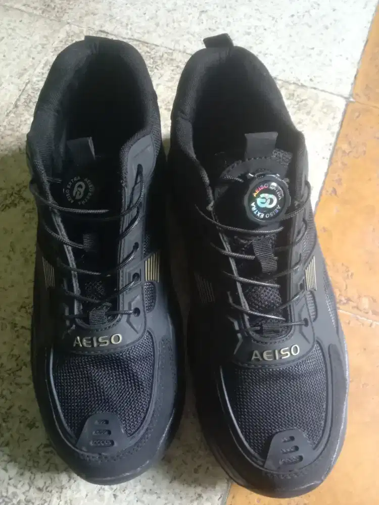 Sepatu safety merk AEISO