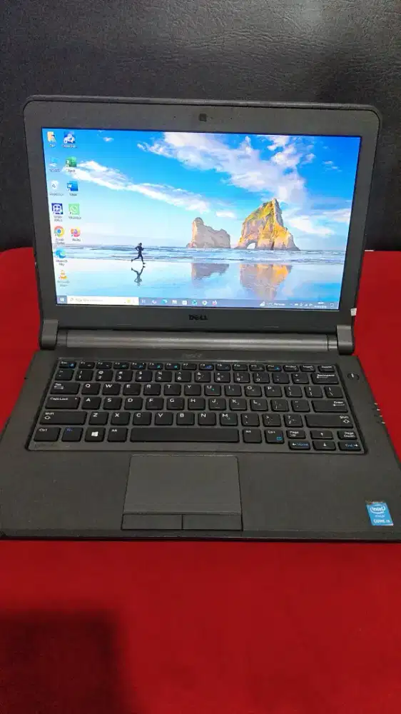 Dell Latitude 3340 •Ci5 Gen4 •Ram 8 gb •SSD 128 •14 HD •Baterai 3 Jam