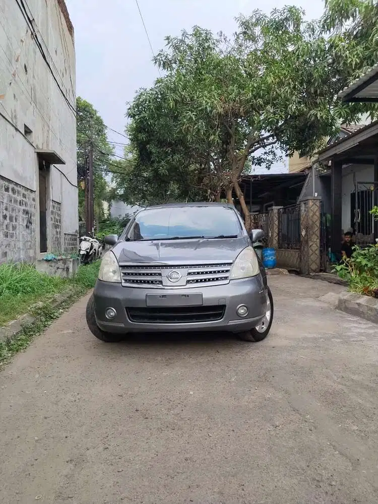 Nissan Grand livina 2010 Bensin