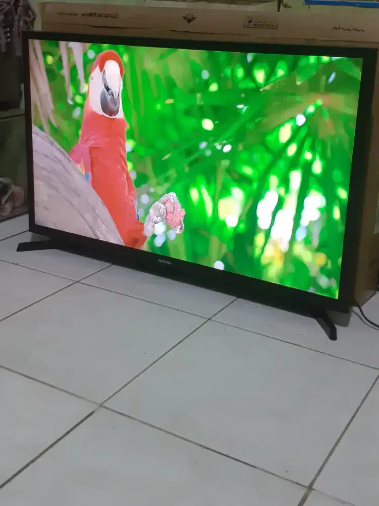 tv samsung SMART tv 32vinch mulus normal oeisinil udh blutut