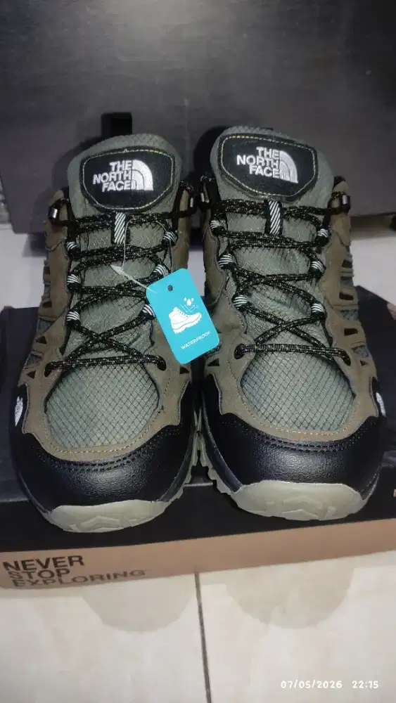 Sepatu Outdoor TNF Green