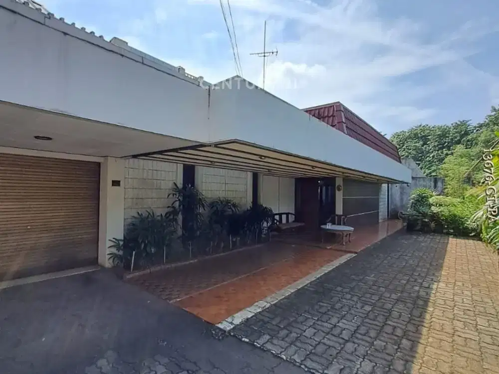 Turun Hrg Rumah Dgn Tanah Yang Luas Dalam Komplek Dekat Senayan