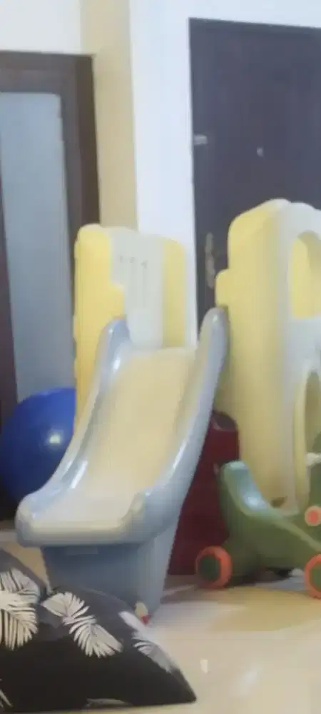 Playhouse atau perosotan mainan anak merek step 2 ori korea.