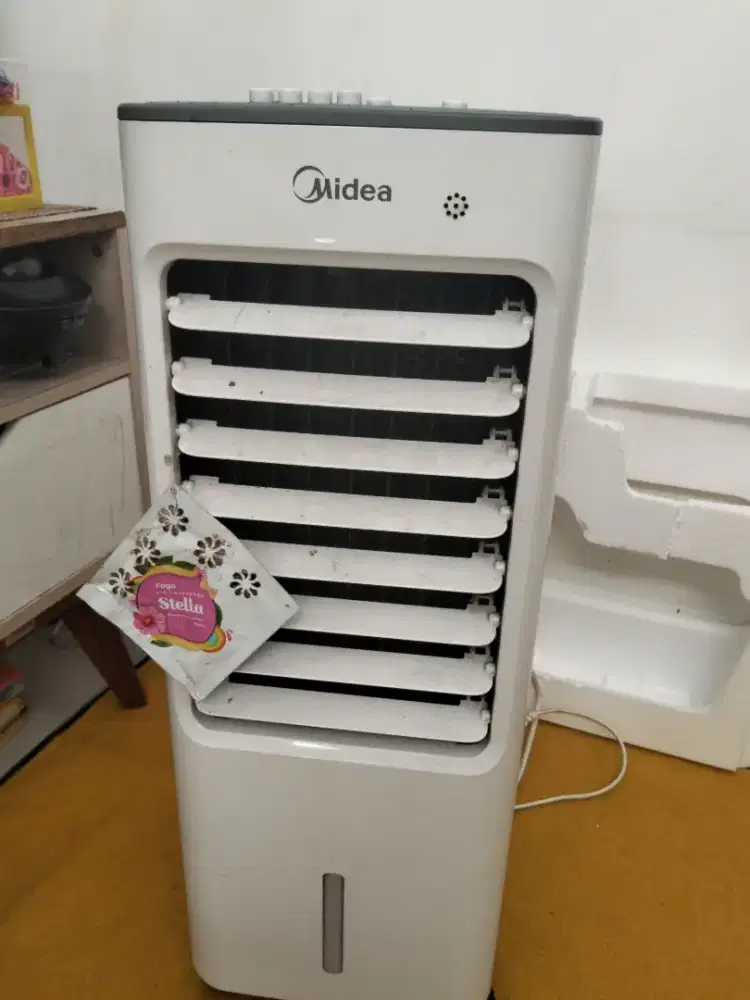 Air cooler merk Midea..