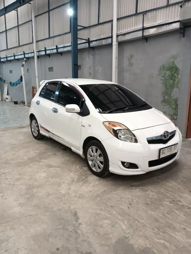 Yaris E matic Th 2011
