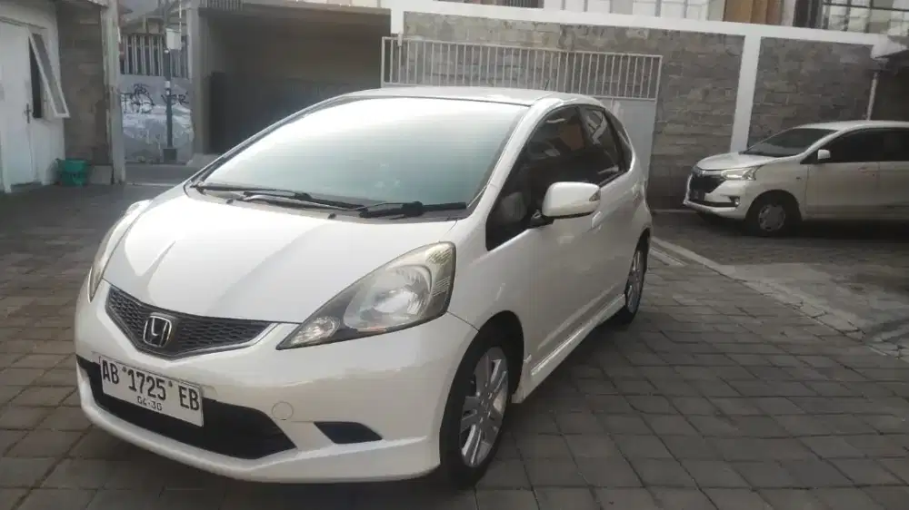 jazz rs metic 2009 putih AB