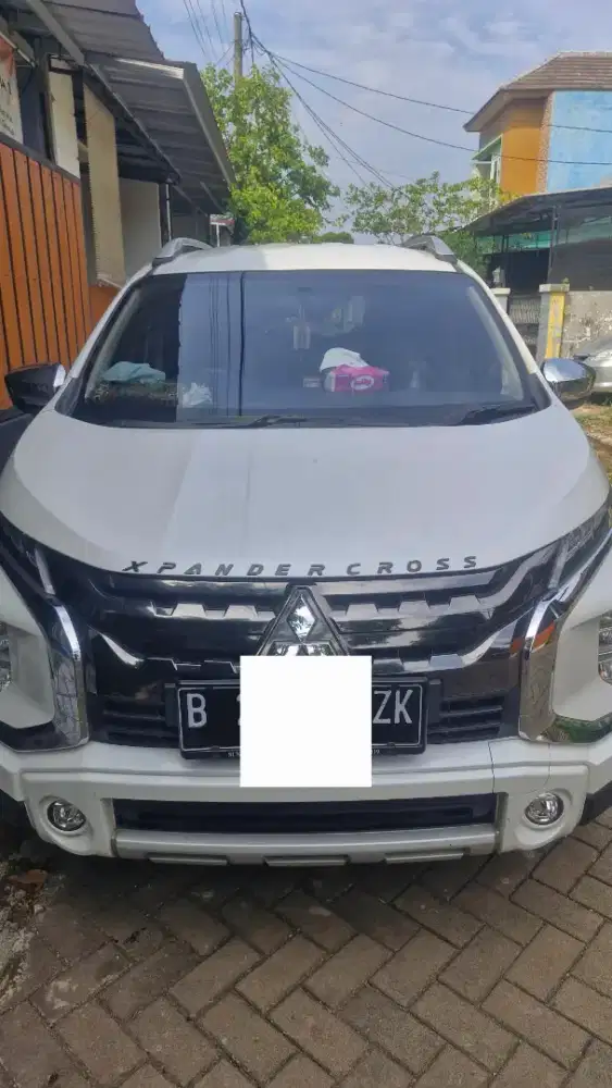 Dijual xpander cross putih 2021