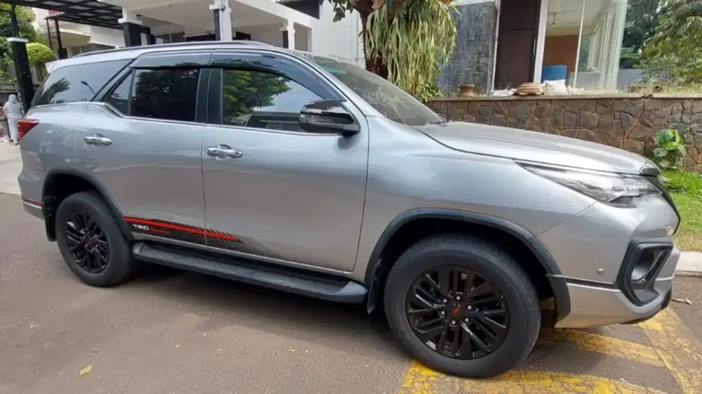 Toyota Fortuner 2.4 VRZ TRD AT Diesel