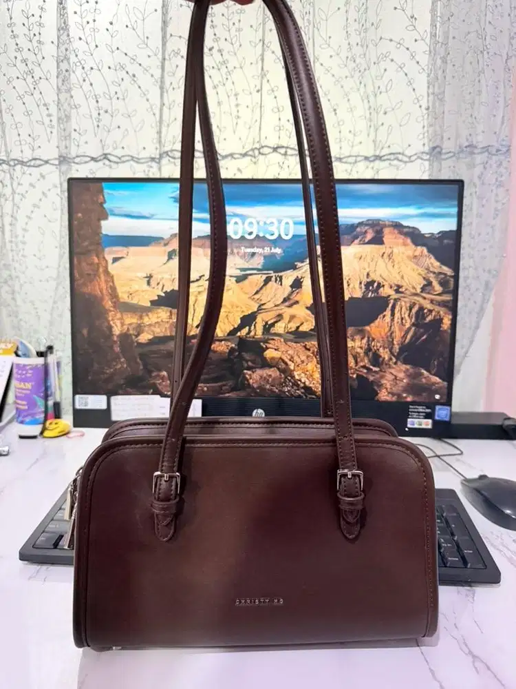 Christy NG coklat