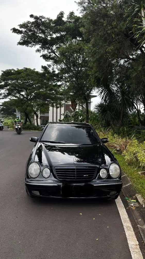 Mercedes-Benz E-Class 2000 Bensin