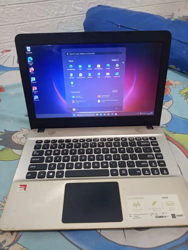 Laptop Asus X441B AMD A9. Ram 4gb/SSD  .batre awet ( 3,1GHz )